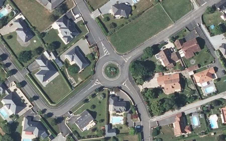 Vue aérienne du Rond-point anonyme n°55807293
