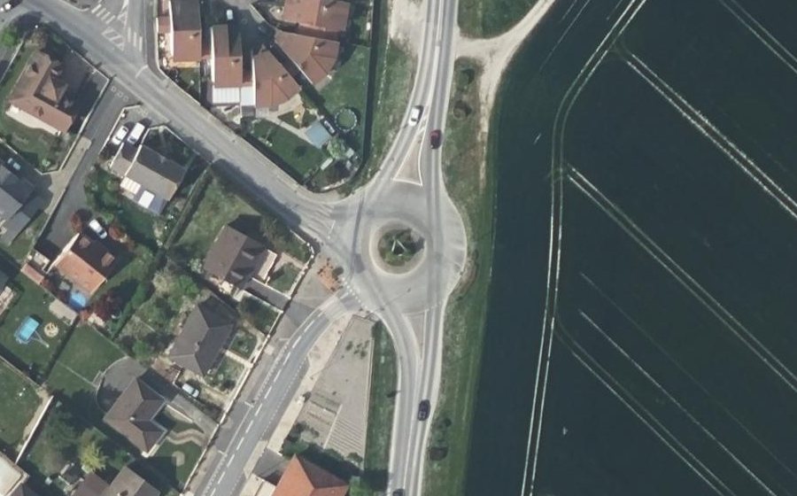 Vue aérienne du Rond-point anonyme n°55821087