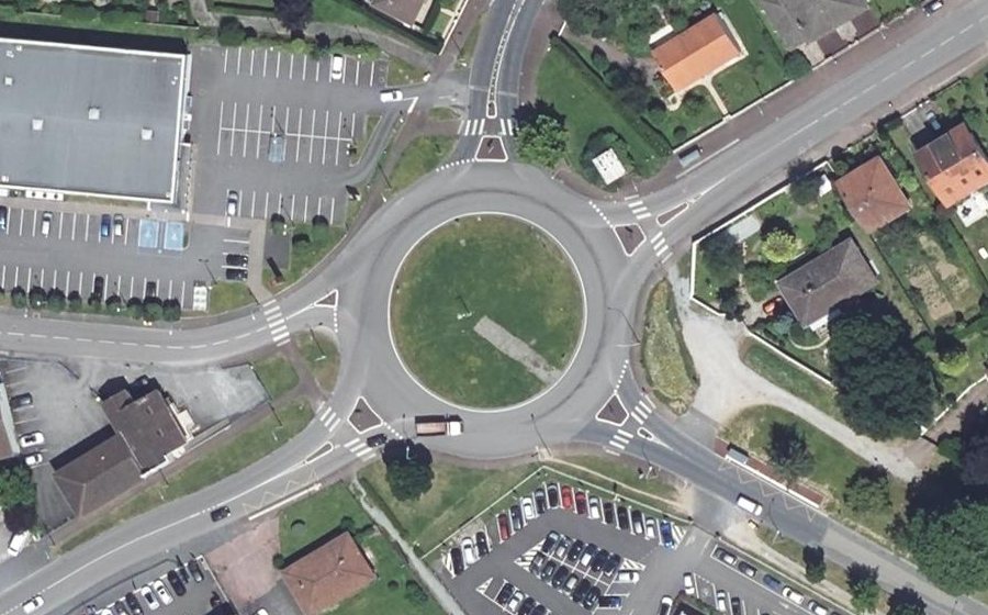 Vue aérienne du Rond-point anonyme n°55825985