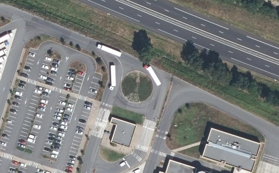 Vue aérienne du Rond-point anonyme n°558533994