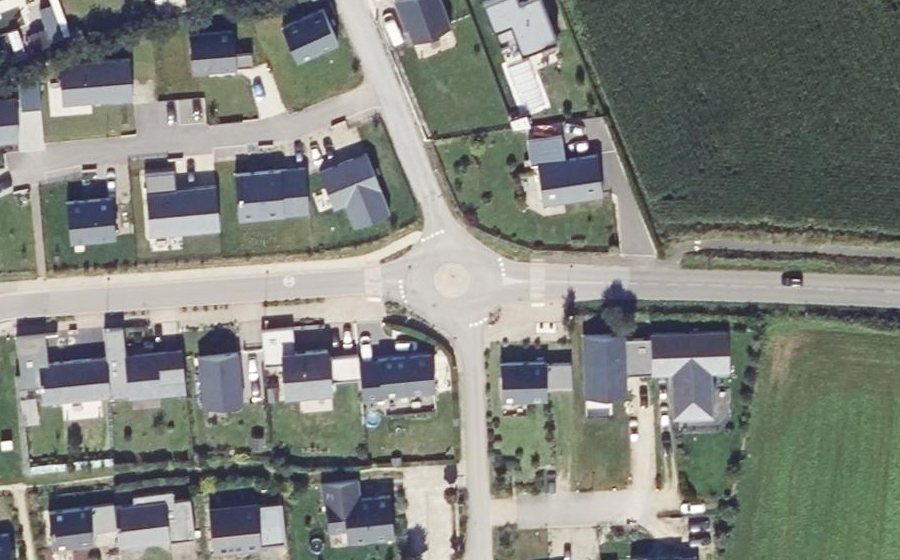 Vue aérienne du Rond-point anonyme n°558536167