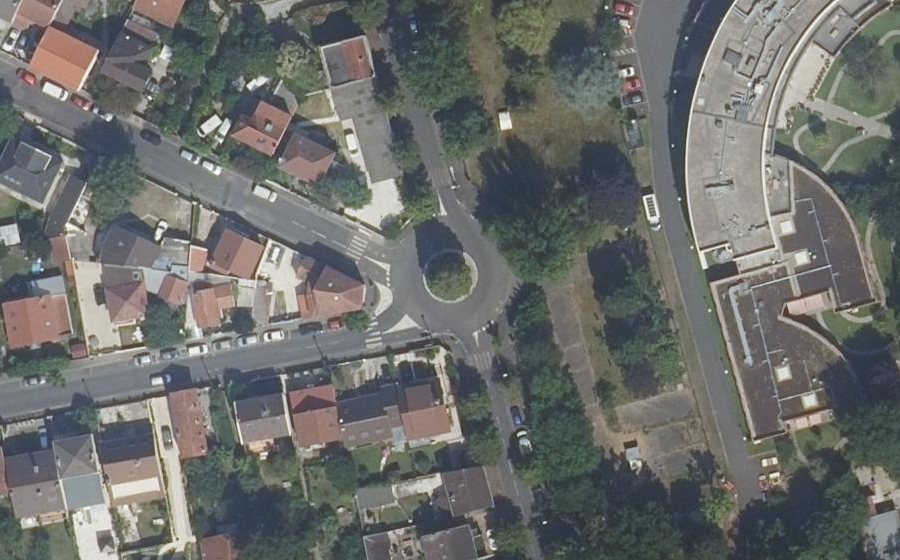Vue aérienne du Rond-point anonyme n°558564073