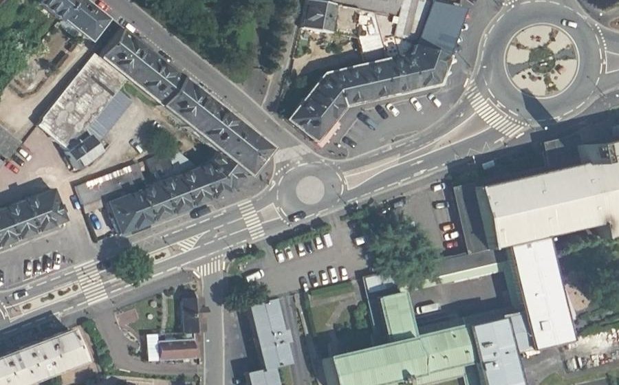 Vue aérienne du Rond-point anonyme n°558855241
