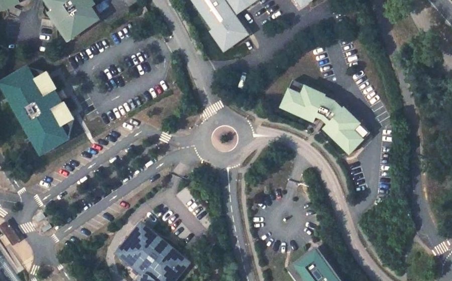 Vue aérienne du Rond-point anonyme n°55893138