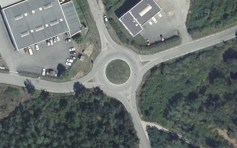 Vue aérienne du Rond-point anonyme n°55937234