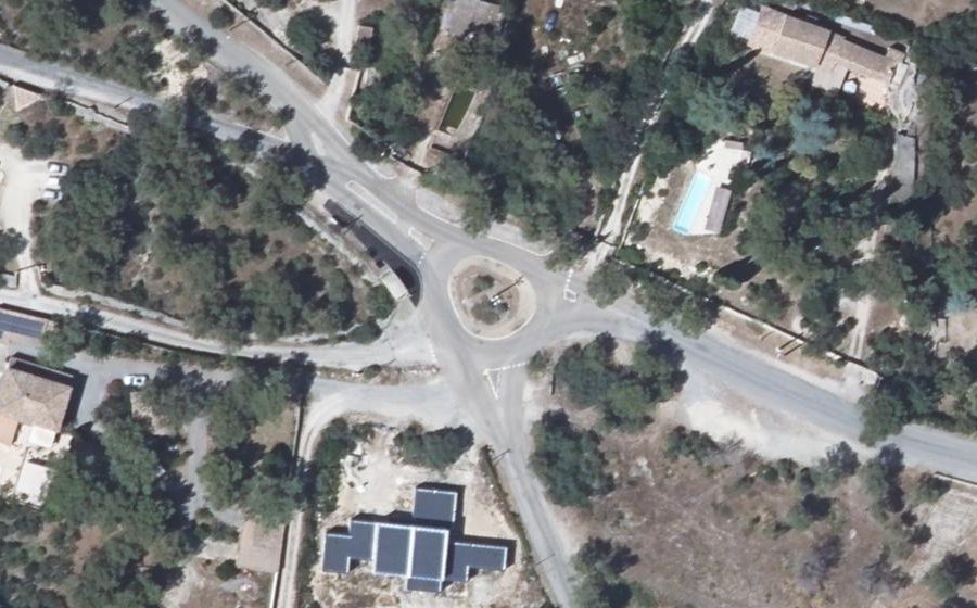 Vue aérienne du Rond-point anonyme n°559391032