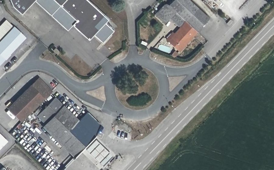 Vue aérienne du Rond-point anonyme n°55939449