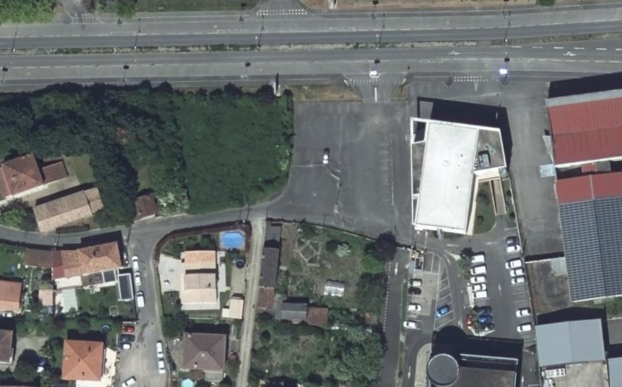 Vue aérienne du Rond-point anonyme n°559468013
