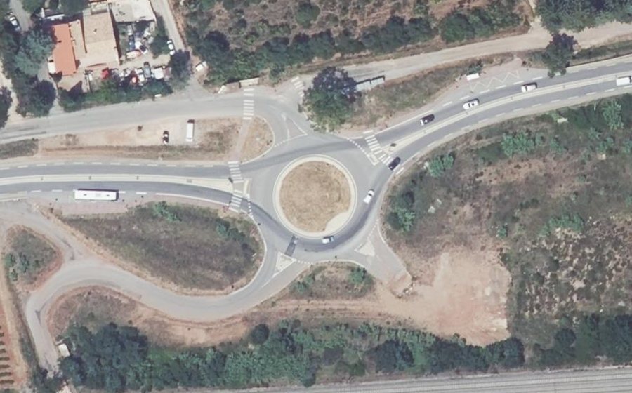 Vue aérienne du Rond-point anonyme n°559468016