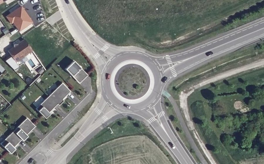 Vue aérienne du Rond-point anonyme n°55961569