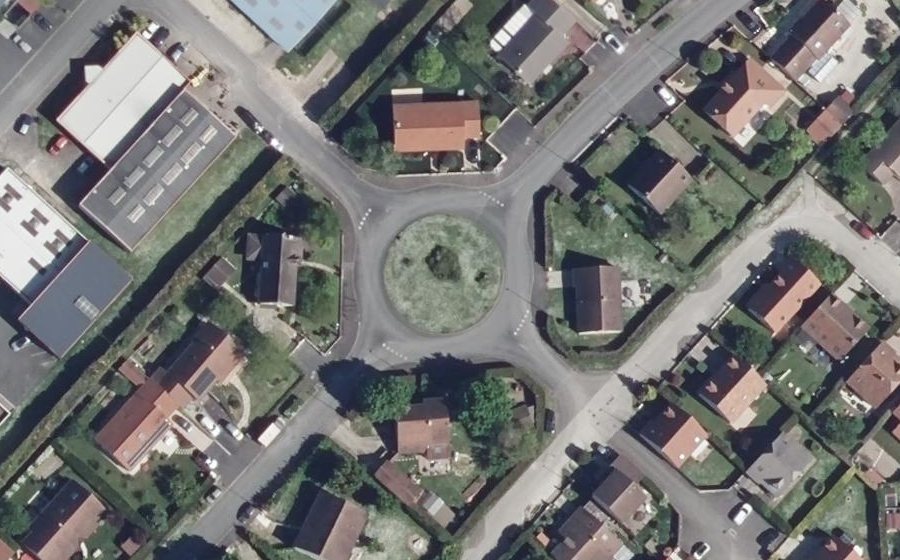 Vue aérienne du Rond-point anonyme n°55962608