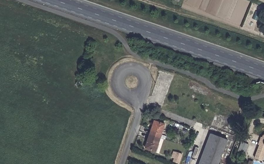 Vue aérienne du Rond-point anonyme n°559671255