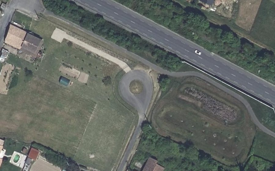 Vue aérienne du Rond-point anonyme n°559671261