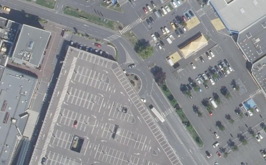 Vue aérienne du Rond-point anonyme n°559690644