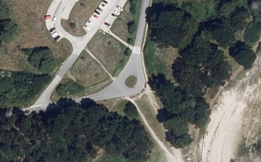 Vue aérienne du Rond-point anonyme n°559728314