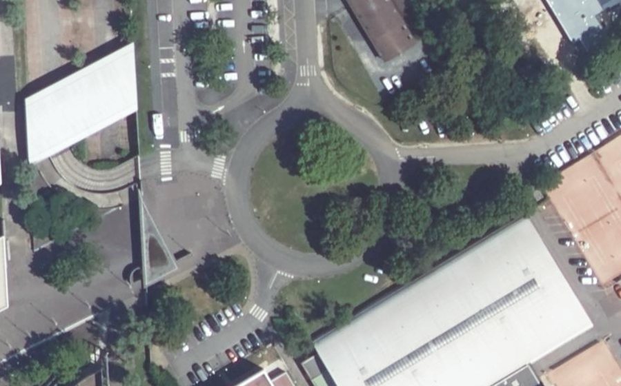 Vue aérienne du Rond-point anonyme n°55988208