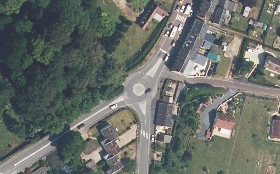 Vue aérienne du Rond-point anonyme n°55995452