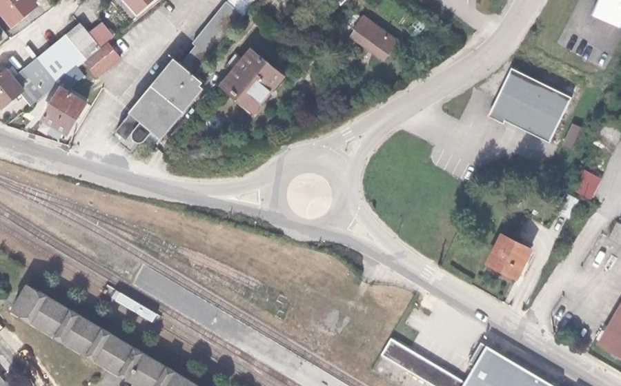 Vue aérienne du Rond-point anonyme n°560129597