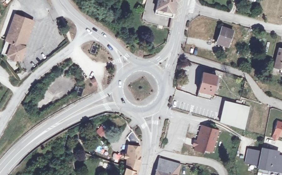 Vue aérienne du Rond-point anonyme n°560206916