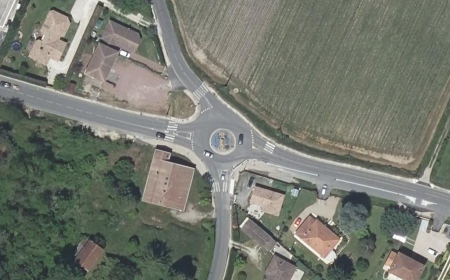 Vue aérienne du Rond-point anonyme n°56022464
