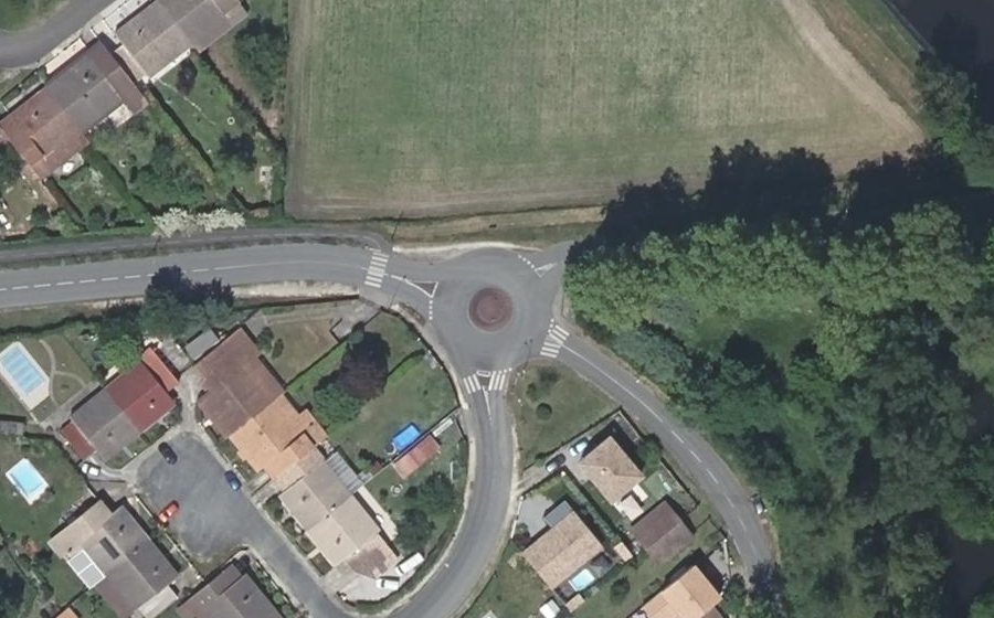 Vue aérienne du Rond-point anonyme n°56024360