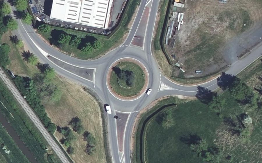 Vue aérienne du Rond-point anonyme n°56028543