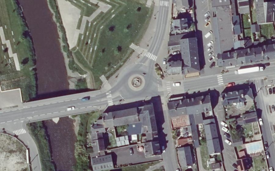 Vue aérienne du Rond-point anonyme n°56030519