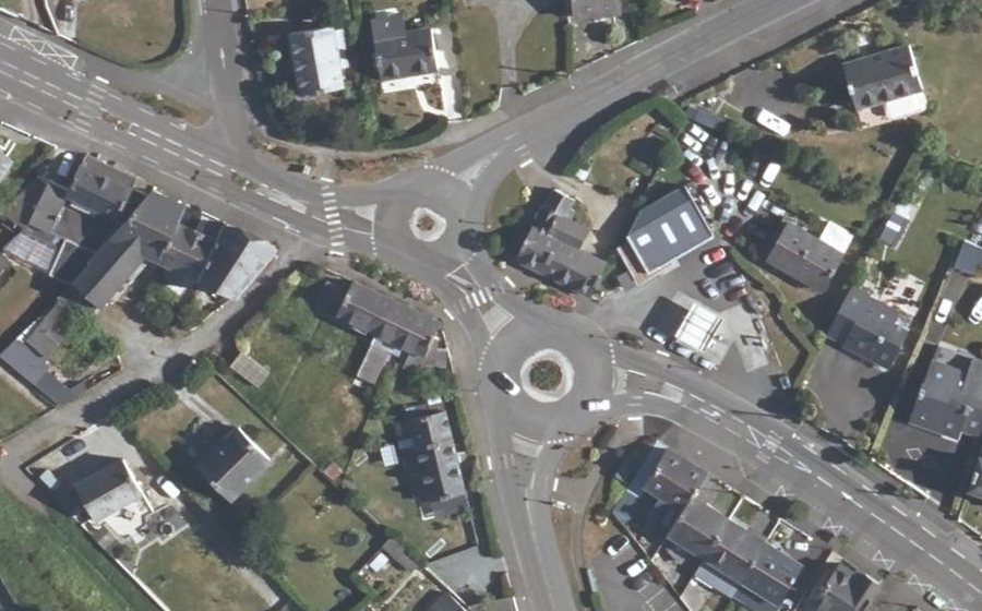Vue aérienne du Rond-point anonyme n°56031693