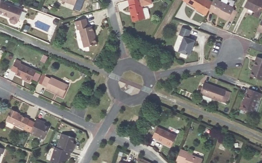 Vue aérienne du Rond-point anonyme n°56042606