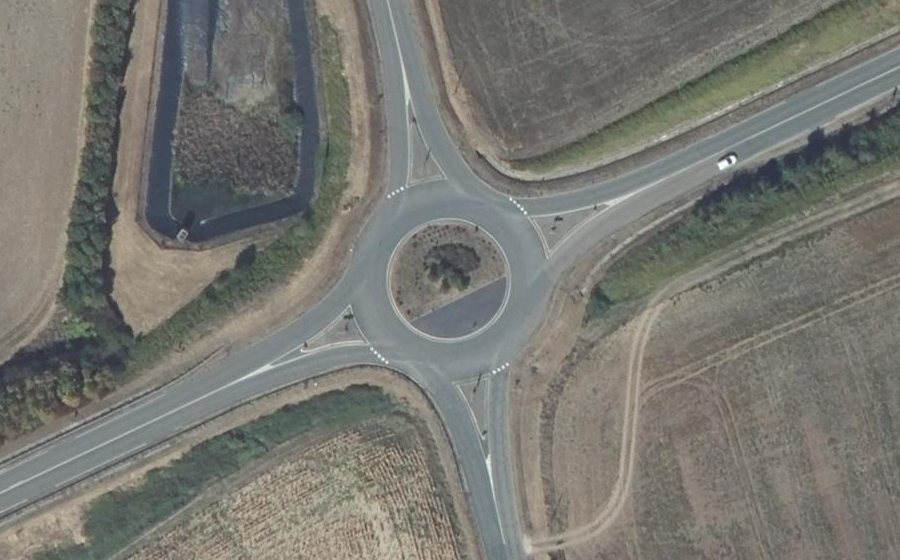 Vue aérienne du Rond-point anonyme n°56045203
