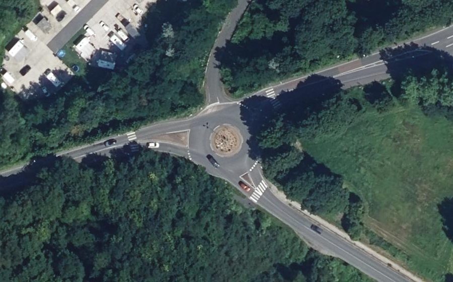 Vue aérienne du Rond-point anonyme n°56048533