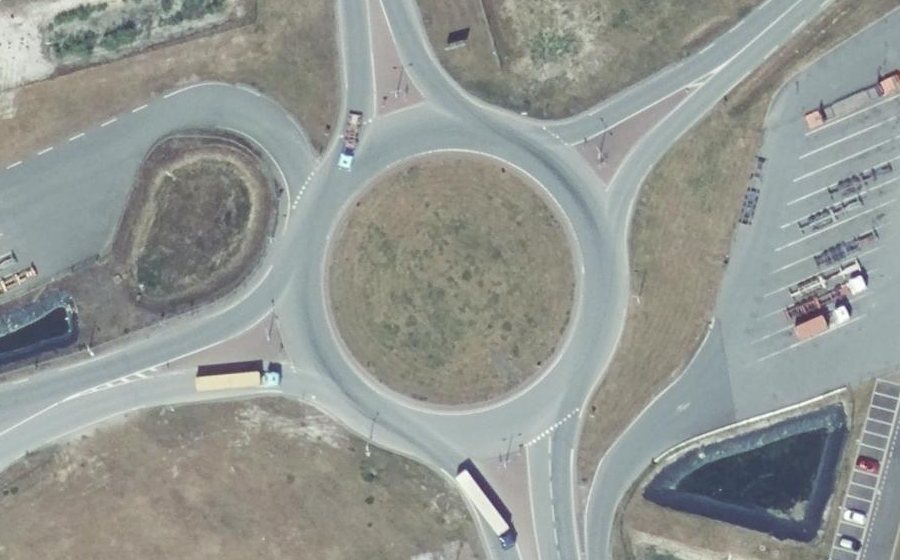 Vue aérienne du Rond-point anonyme n°560532866