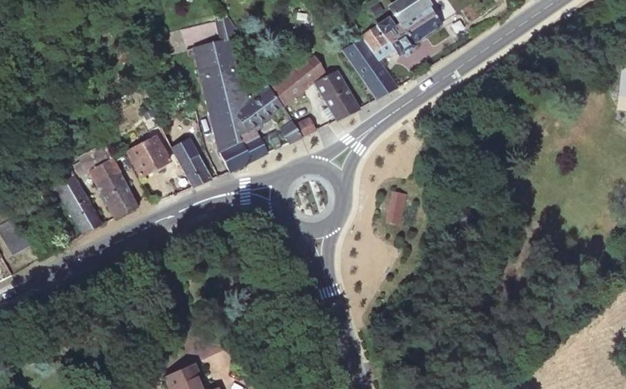 Vue aérienne du Rond-point anonyme n°560538449