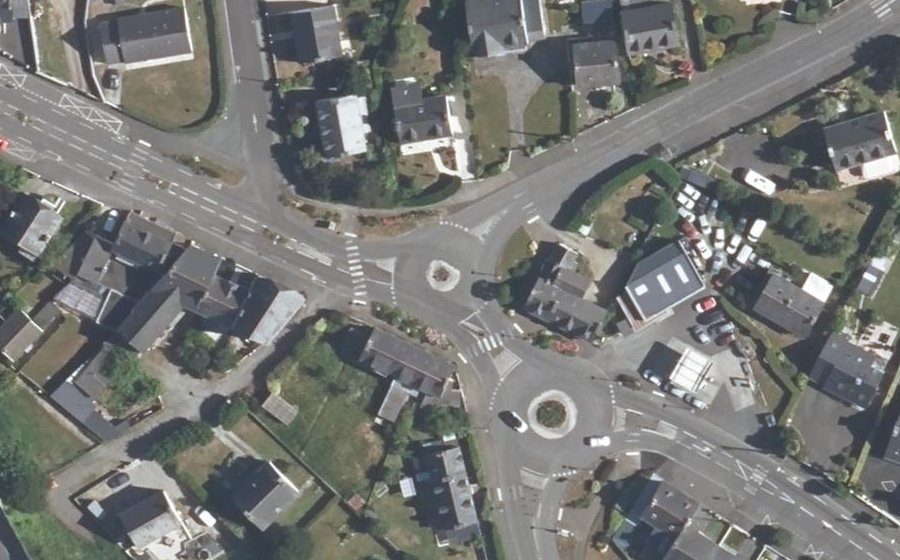 Vue aérienne du Rond-point anonyme n°56055619