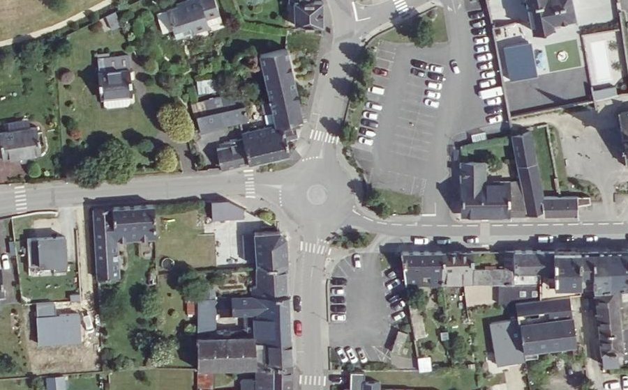 Vue aérienne du Rond-point anonyme n°560583822