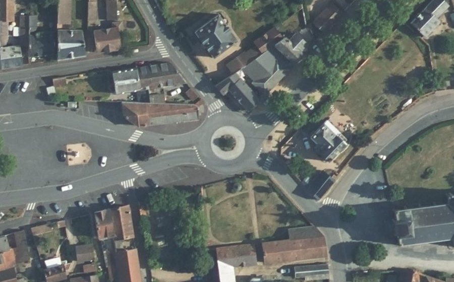 Vue aérienne du Rond-point anonyme n°56059546