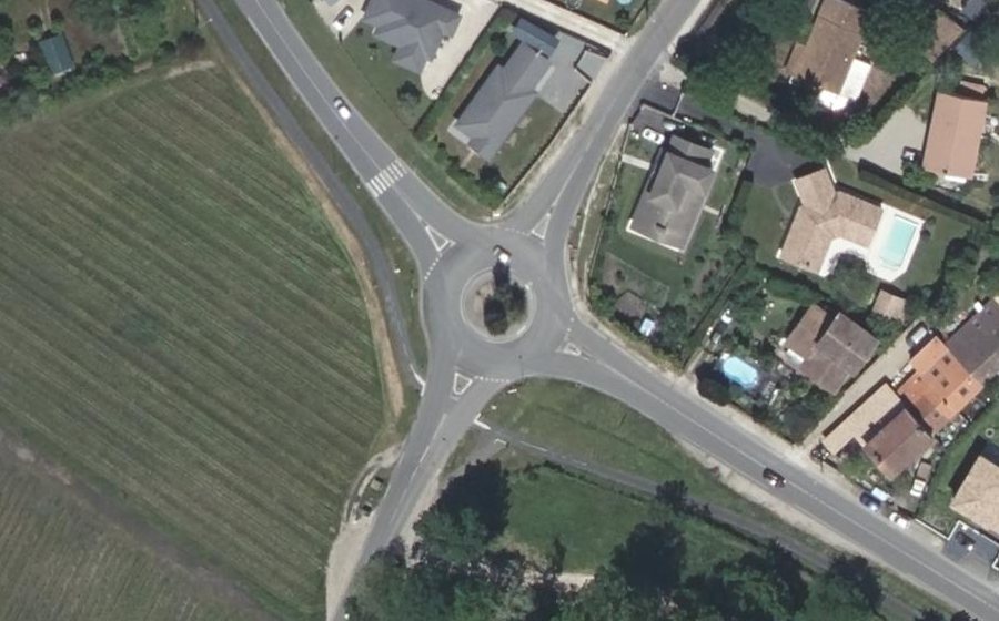Vue aérienne du Rond-point anonyme n°56062088