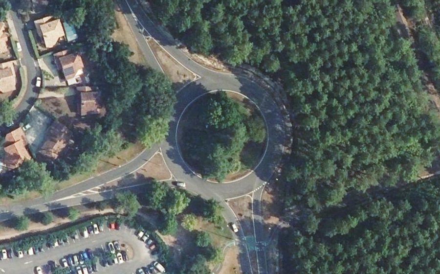 Vue aérienne du Rond-point anonyme n°56069176