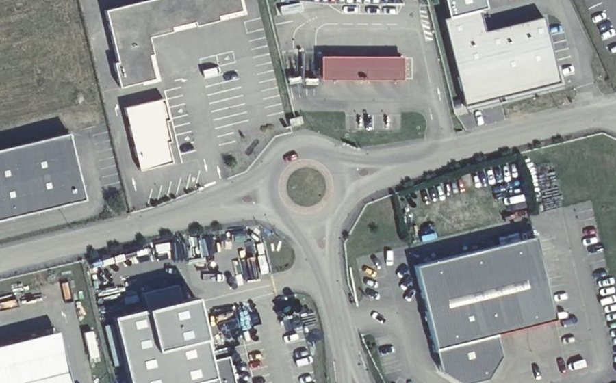 Vue aérienne du Rond-point anonyme n°56075216