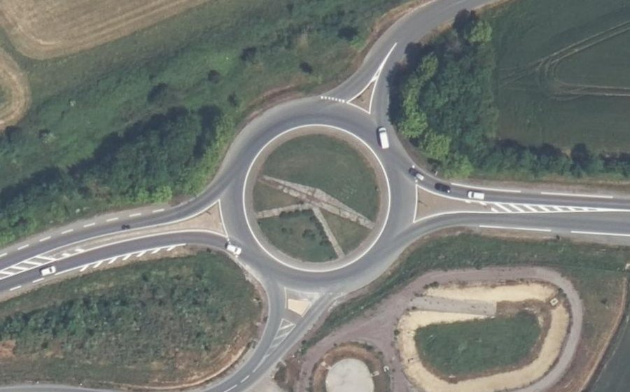 Vue aérienne du Rond-point anonyme n°560979502