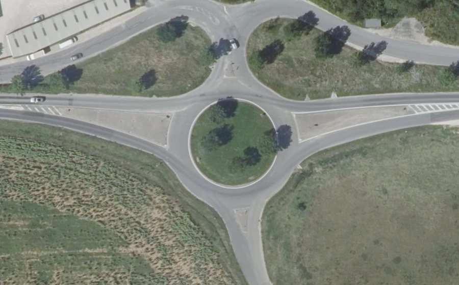 Vue aérienne du Rond-point anonyme n°56121091