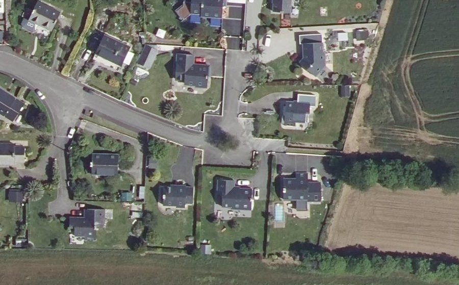 Vue aérienne du Rond-point anonyme n°561380044