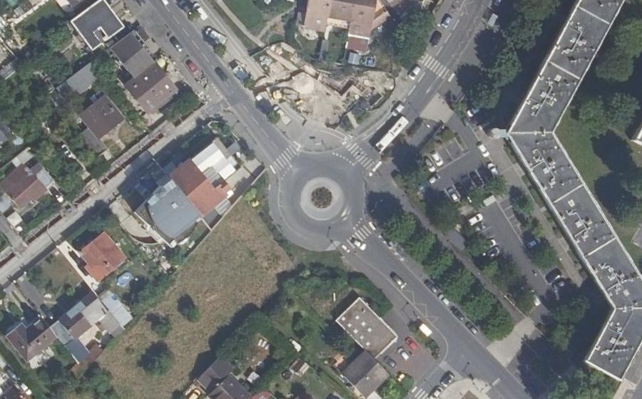 Vue aérienne du Rond-point anonyme n°561543575
