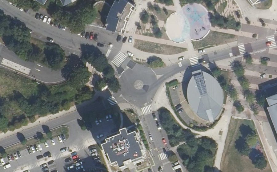 Vue aérienne du Rond-point anonyme n°561554385