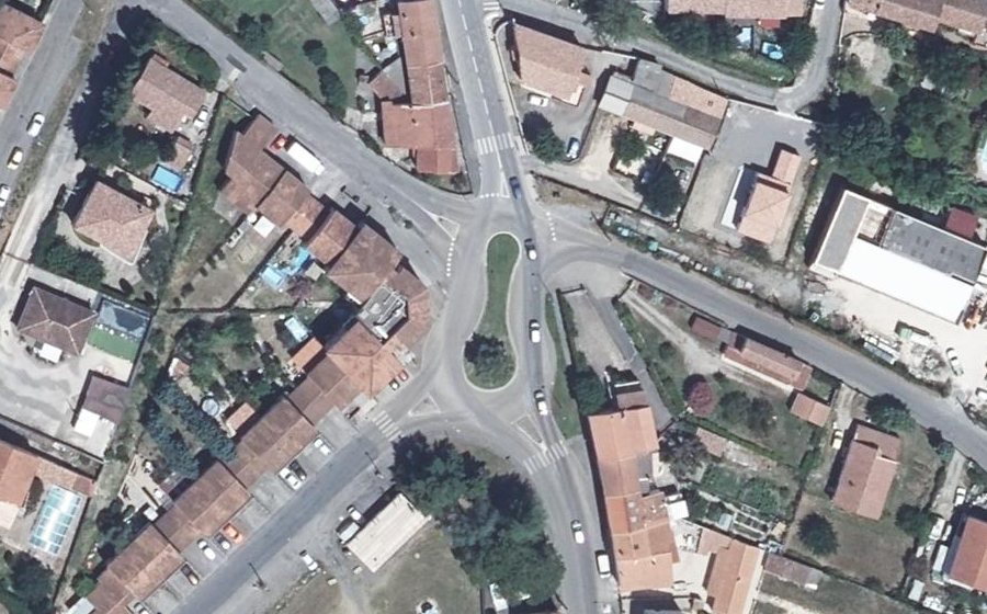 Vue aérienne du Rond-point anonyme n°56158496