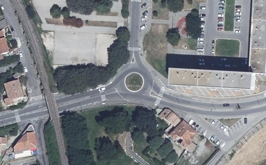 Vue aérienne du Rond-point anonyme n°56158630