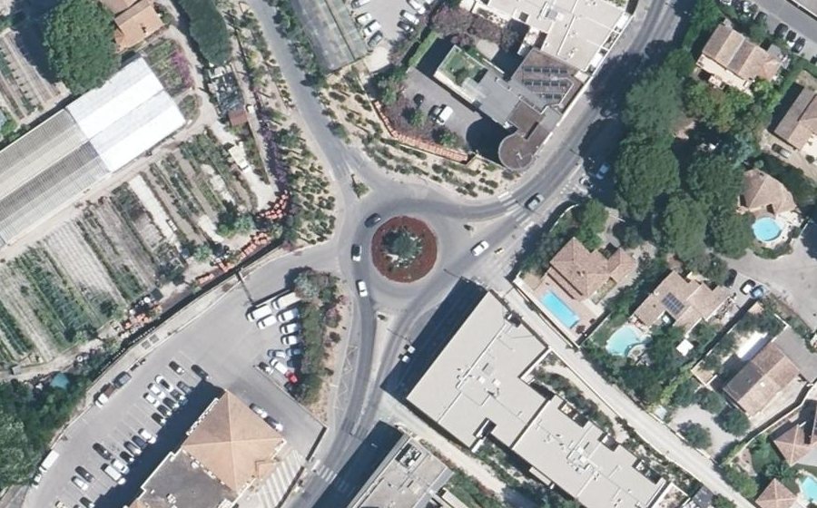 Vue aérienne du Rond-point anonyme n°561893543