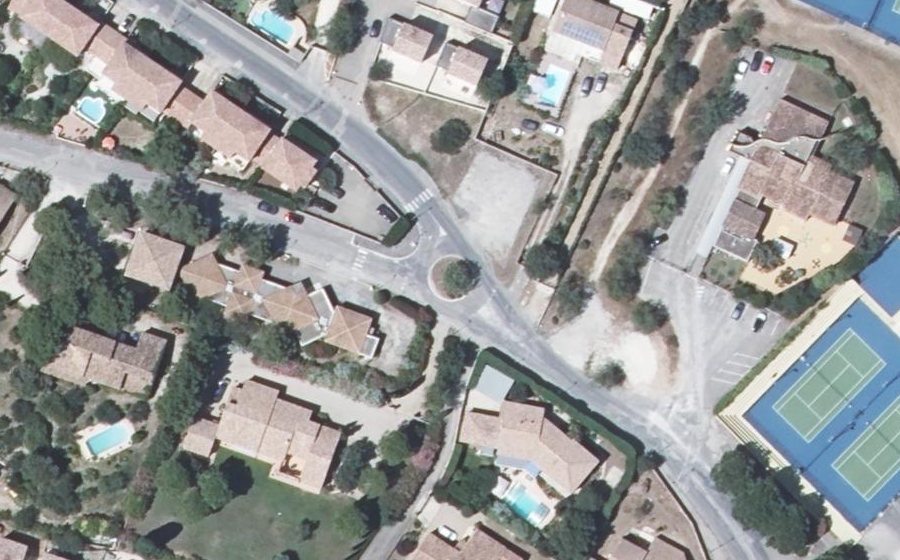 Vue aérienne du Rond-point anonyme n°561910694