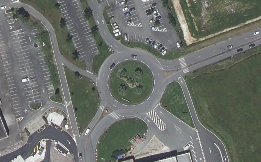 Vue aérienne du Rond-point anonyme n°56202422