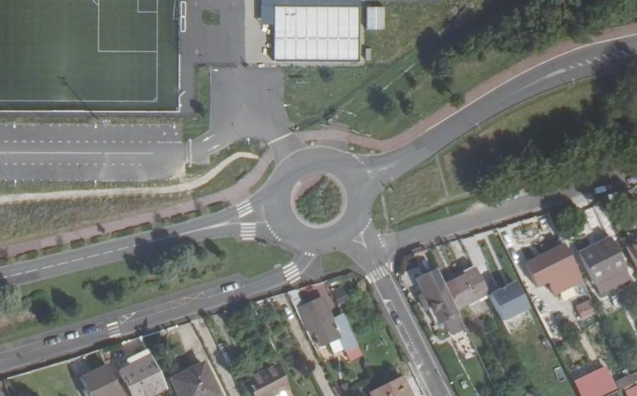 Vue aérienne du Rond-point anonyme n°562024953
